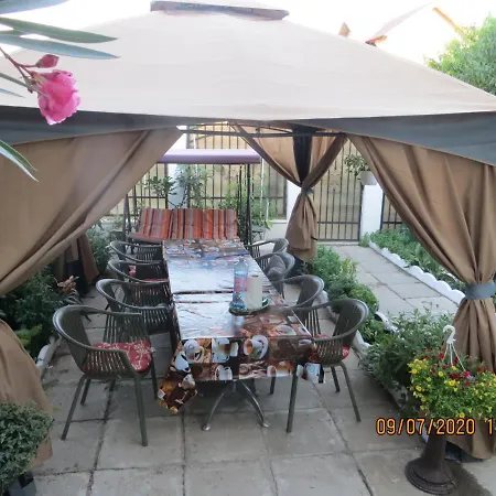 Δωμάτια σε οικογενειακή κατοικία Nikol